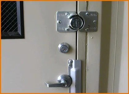  Chicago Day And Night Locksmith Chicago, IL 312-470-2229